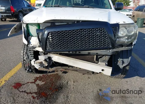 2010 Toyota Tacoma Prerunner V6 z USA, uszkodzony, nr VIN 3TMKU4HN3AM026269